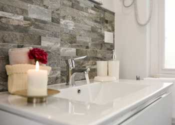 5 Cheap and Effective Ways to Clean Your Bathroom