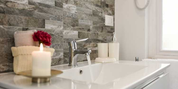 5 Cheap and Effective Ways to Clean Your Bathroom