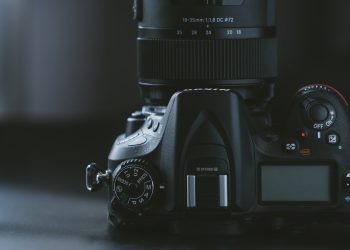 How to change aperture on Nikon