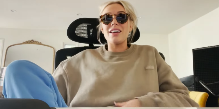 Alex Cooper Boyfriend, Podcast, and All You Want to Know