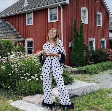 Welcome to a fashionable world of opportunities with the Daily Sleeper