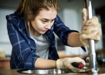 6 Common Mistakes of DIY Plumbers and How to Avoid Them