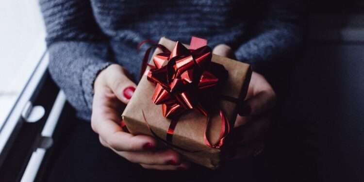 What role do gifts play? From sacrifice and declaration of love to corruption unit