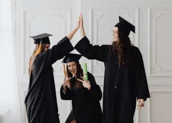 Hosting a Memorable Family Graduation Party