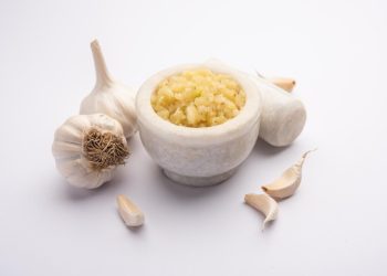 how much minced garlic equals a clove