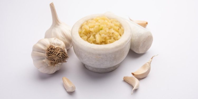 how much minced garlic equals a clove