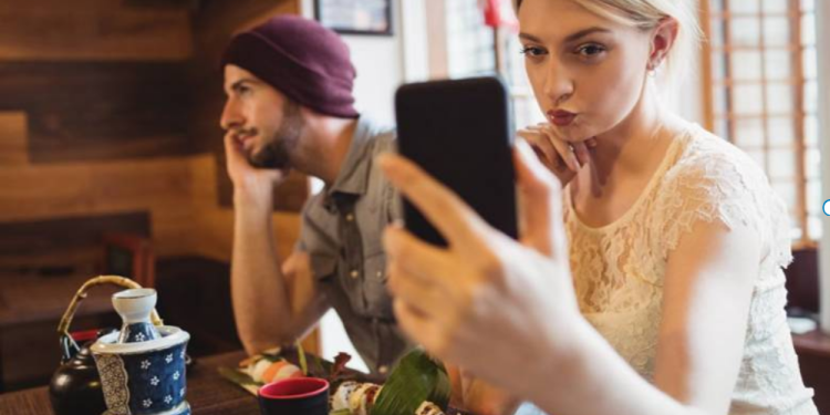 How Dating and Social Media Apps Are Transforming Modern Relationships