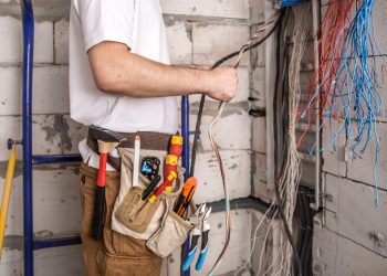 How to Identify Faulty Wiring in a House