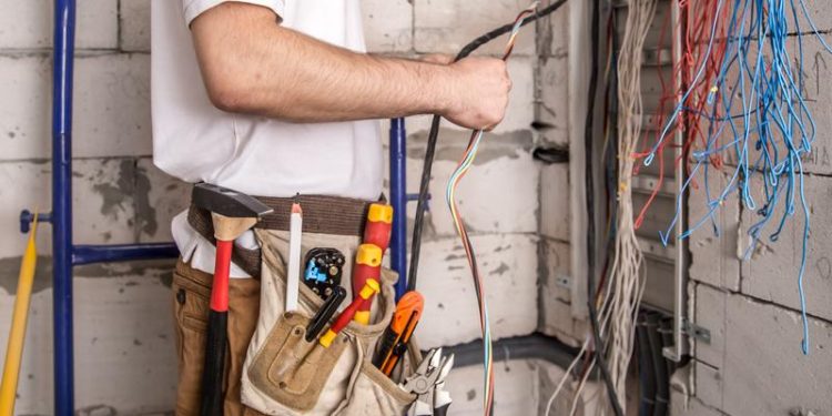 How to Identify Faulty Wiring in a House